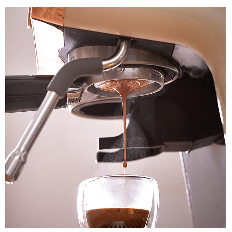 Kaffeemaschine mit Mahlwerk und Brühfunktion
